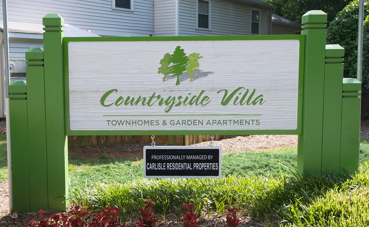 Entrance sign for Countryside Villa