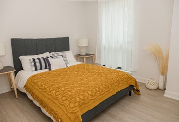 Modern Apartments Loop Bedrooms - Photo Gallery 5
