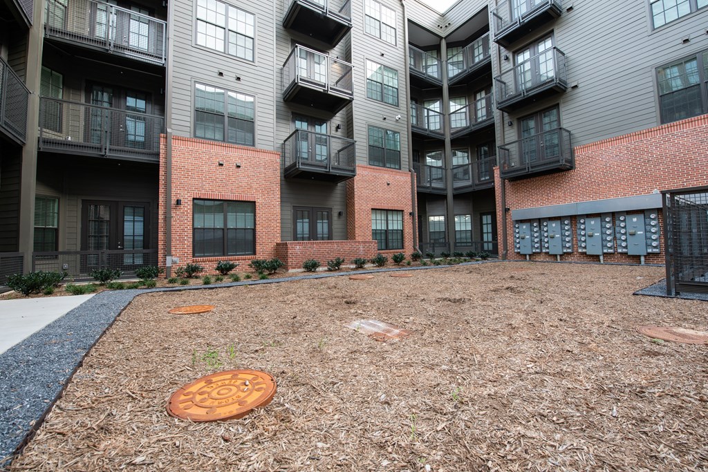 an open courtyard in front of an apartment building