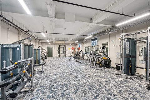 the gym at the monarch luxury apartments in des plaines
