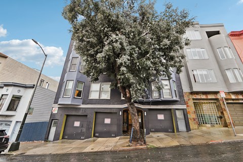 Front exterior view of the apartment building at 1260 Broadway, San Francisco, CA 94109, USA