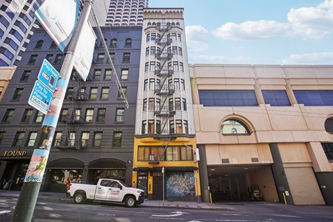 Front view exterior of the apartment building at 124 Mason St, San Francisco, CA 94102, USA
