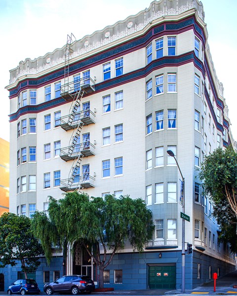 Side view exterior of the apartment building at 1395 Golden Gate Ave, San Francisco, CA 94115, USA