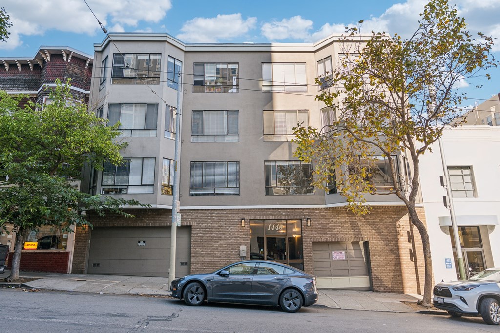 Front exterior view of the apartment building at 1440 Sutter St, San Francisco, CA 94109, USA