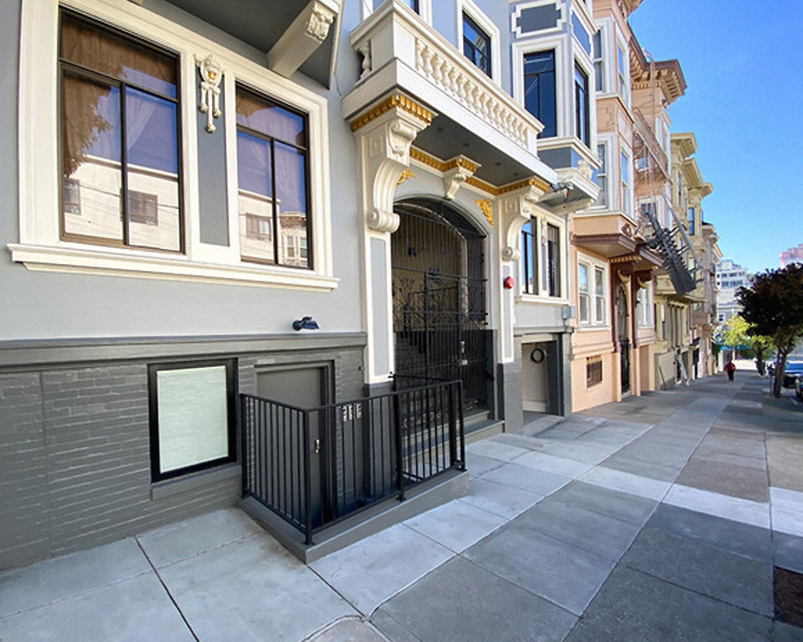 a row of town homes on a city street