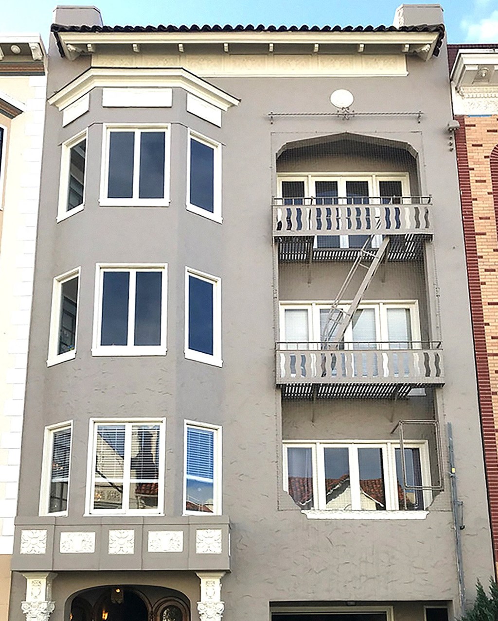Front view exterior of the apartment building at 1935 Jefferson St, San Francisco, CA 94123, USA Front view exterior of the apartment building at 1935 Jefferson St, San Francisco, CA 94123, USA