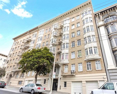 Front view exterior of the apartment building at 2121 Sacramento St, San Francisco, CA 94109, USA