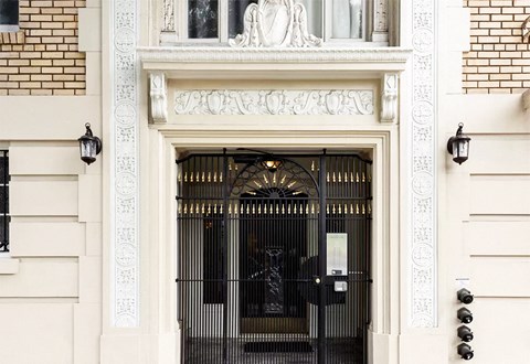 Main entrance door of the apartment building at 2121 Sacramento St, San Francisco, CA 94109, USA