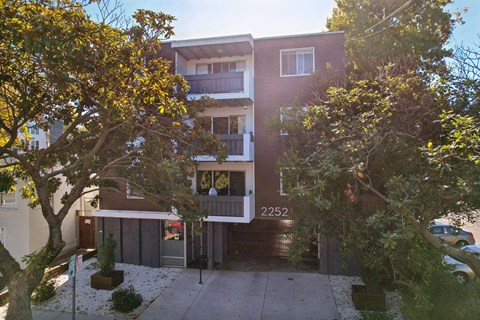 Front exterior view of the apartment building at 2252 Parker St, Berkeley, CA 94704, USA
