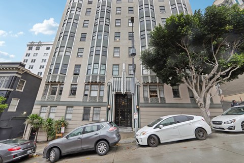 Front exterior view of the apartment building at 845 California St, San Francisco, CA 94108, United States