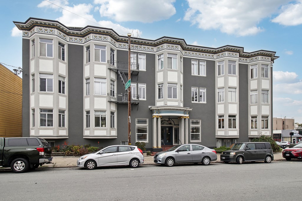Front exterior view of the apartment building at 411 15th Ave, San Francisco, CA 94118, USA