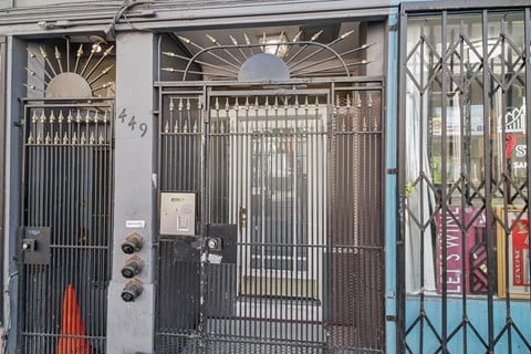 Main entrance door of the apartment building at 449 O'Farrell St, San Francisco, CA 94102, USA