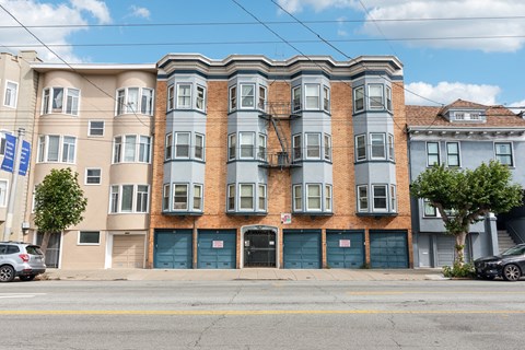 Front exterior view of the apartment building at 4540 California St, San Francisco, CA 94118, USA