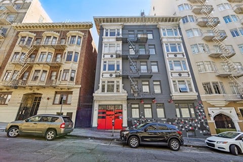 Front exterior view of the apartment building at 540 Leavenworth St, San Francisco, CA 94109, United States