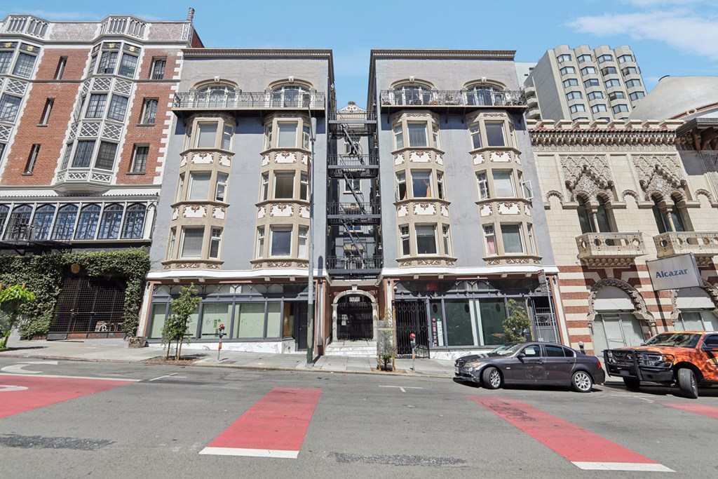 Front exterior view of the apartment building at 676 Geary St, San Francisco, CA 94102, United States