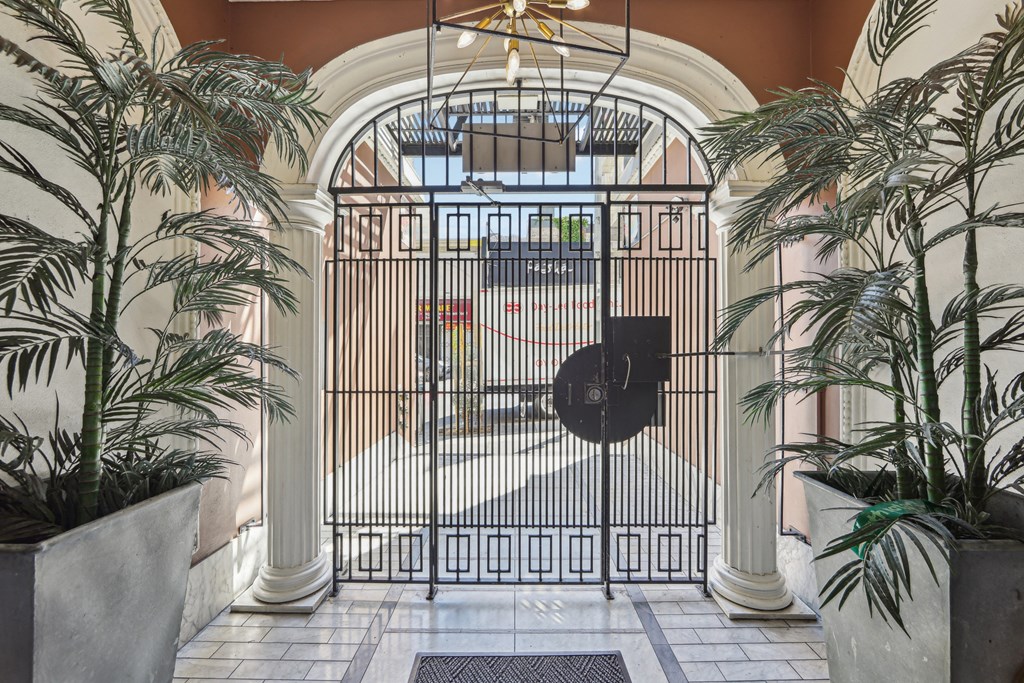 Main entrance door of the apartment building at 676 Geary St, San Francisco, CA 94102, United States