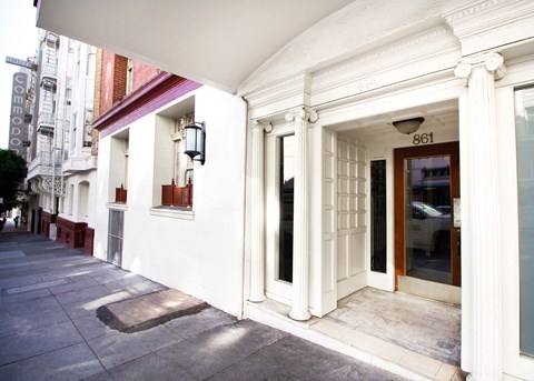 Main entrance door of the apartment building at 861 Sutter St, San Francisco, CA 94109, United States