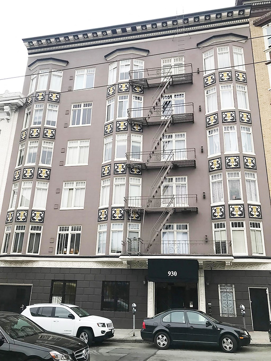 Front exterior view of the apartment building at 930 Post St, San Francisco, CA 94109, USA