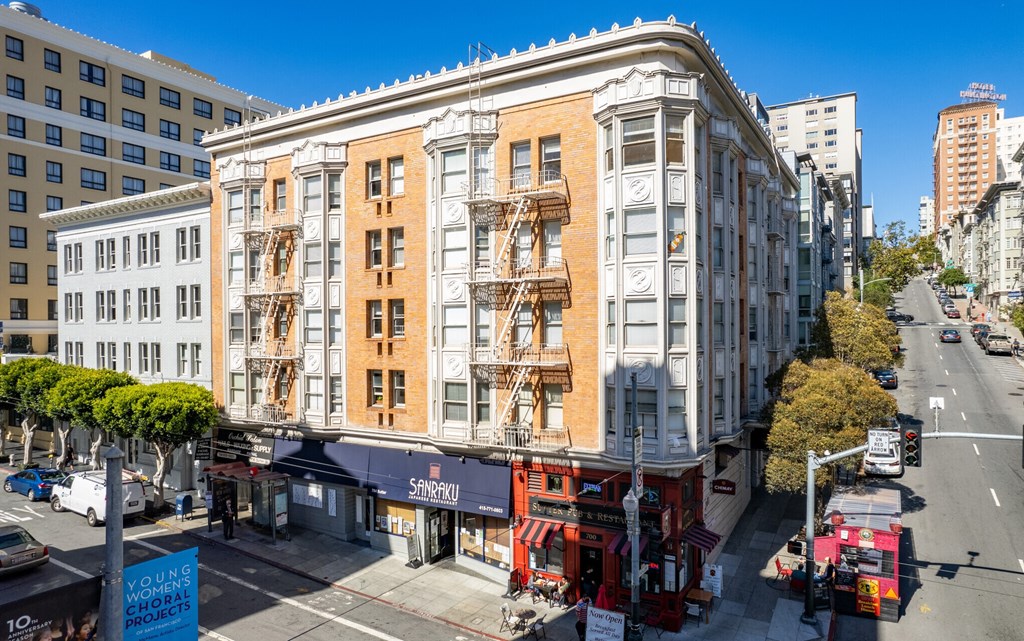 Side exterior view of the apartment building at 701 Taylor St, San Francisco, CA 94108, United States