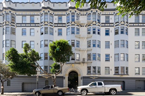 the building in which the hotel is located