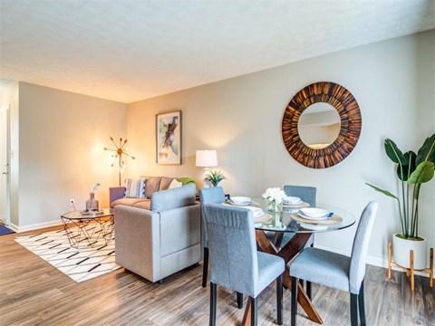 Apartment Dining at Glen Hollow, Decatur, GA