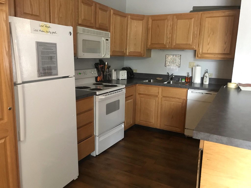 Amity Plaza Apartments