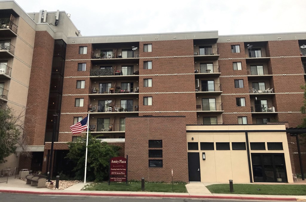 Amity Plaza Apartments