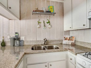 7044 Alabama Street Studio-1 Bed Apartment for Rent - Photo Gallery 12