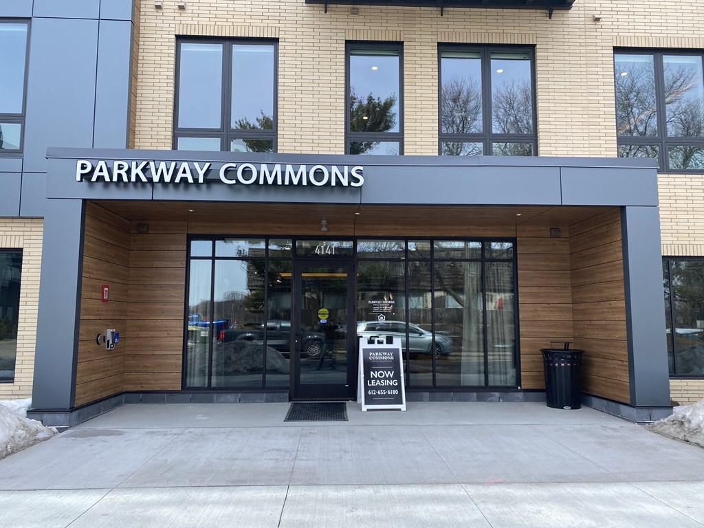 a sign in front of a building that says parkway commons
