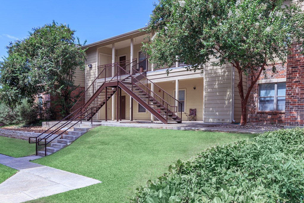 Mature landscaping at The Villages at Lost Creek, San Antonio, TX