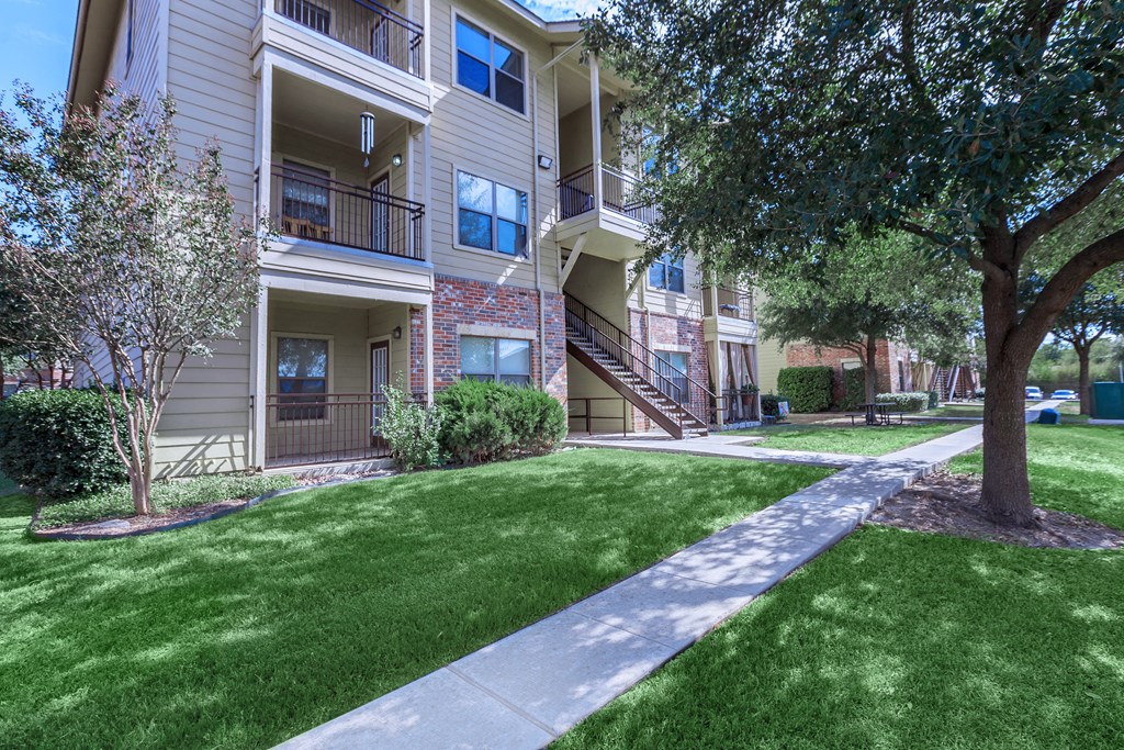 Spacious courtyards with grass and trees at The Villages at Lost Creek, San Antonio Texas