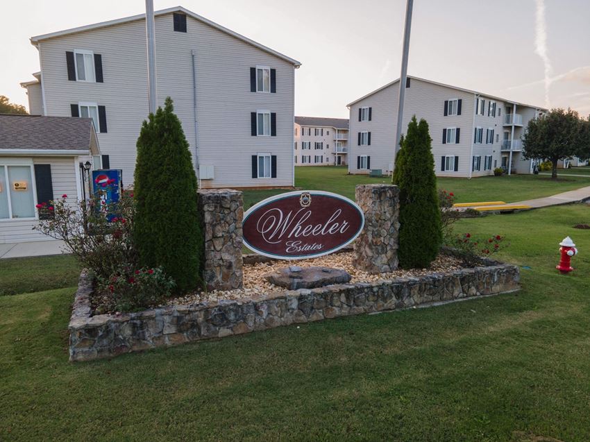 Sign Wheeler Estates Apartments 134 McEntire Lane, Decatur, AL 35603 - Photo Gallery 1