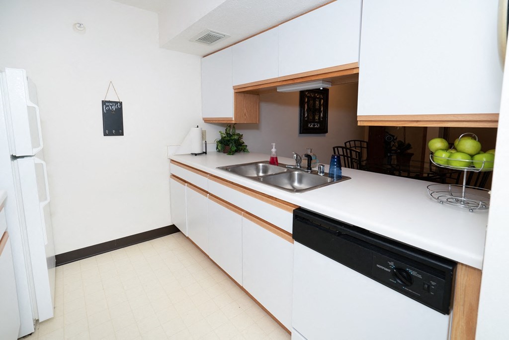 Kitchen Area at Wheeler Estates Apartments, Decatur, 35603