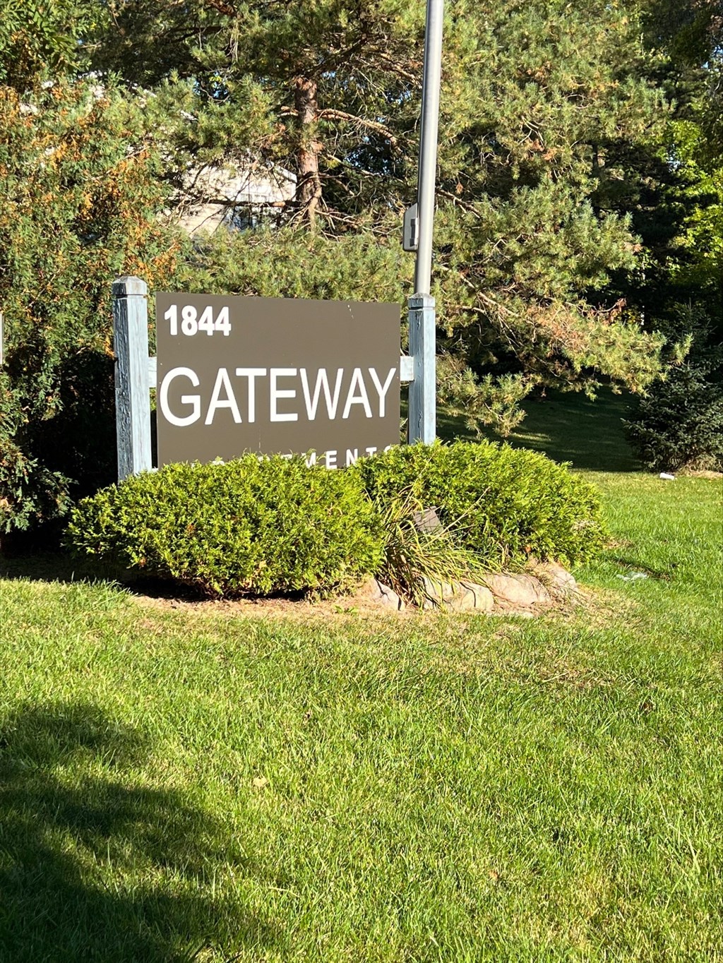 Sign 1070 Gateway Drive, Lapeer, MI 48446