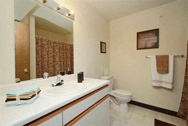 Bathroom With Tile Floors at Van Horne Estates Apartments, El Paso, Texas