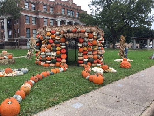 Buckner Apartments
920 W. Commerce Street, Fairfield, TX 75840
