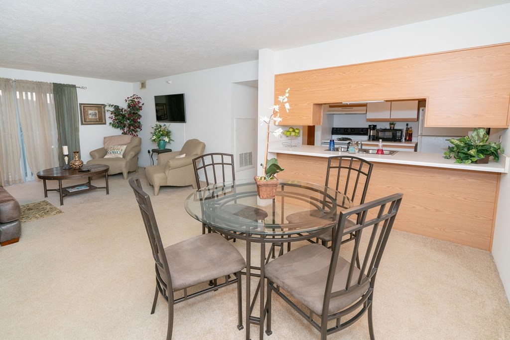 Dining area  at Wheeler Estates Apartments, Decatur, Alabama