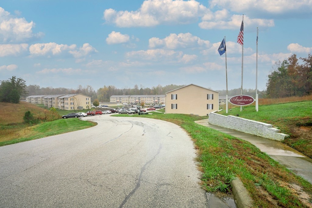Exterior building at Anderson Estates Apartments in Radcliff, KY near Fort Knox