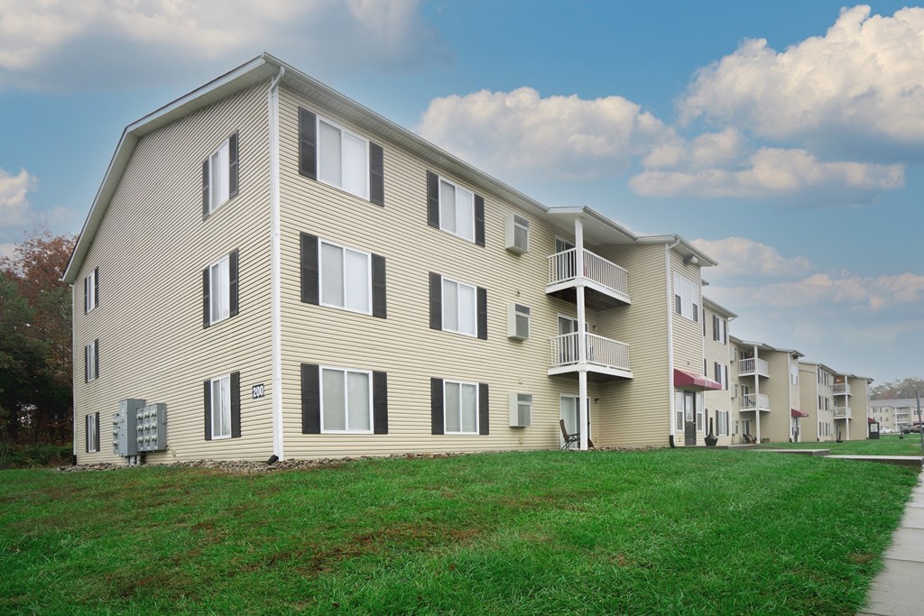 Exterior building at Anderson Estates Apartments in Radcliff, KY near Fort Knox