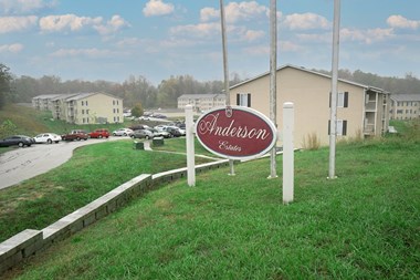 Exterior building at Anderson Estates Apartments in Radcliff, KY near Fort Knox