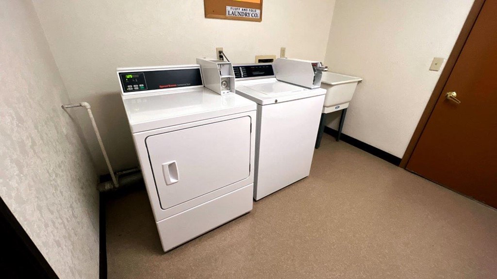 Rousseau Apartments Au Gres MI