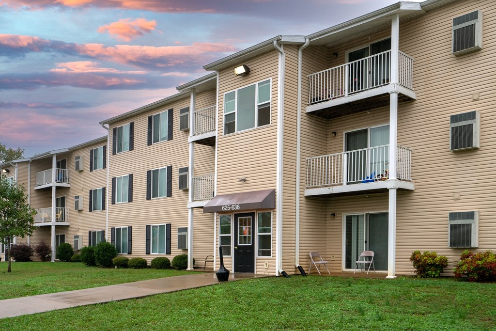 Building Exterior at Boggan Estates Apartments in Tupelo, MS