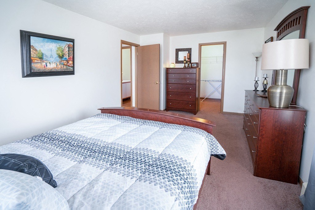 Bedroom with bed at Griswold Estates Apartments, Auburn, 46706
