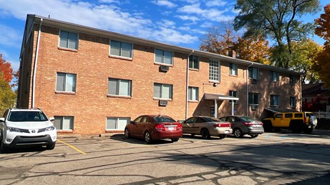 Carriage House Apartments
206 Hill Street, Portland, MI 48875