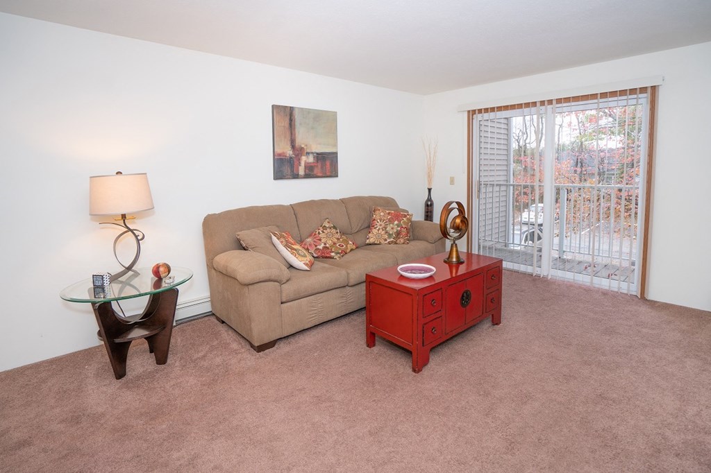 Living area  at Hornbrook Estates Apartments, Evansville, 47715