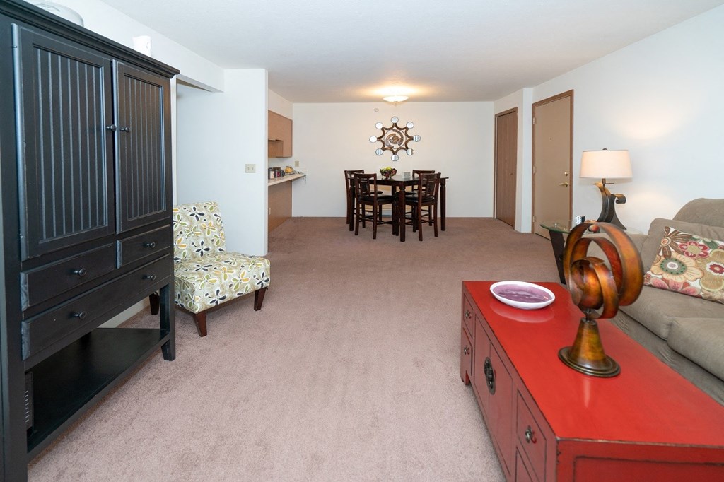 living and dining area  at Hornbrook Estates Apartments, Evansville, 47715