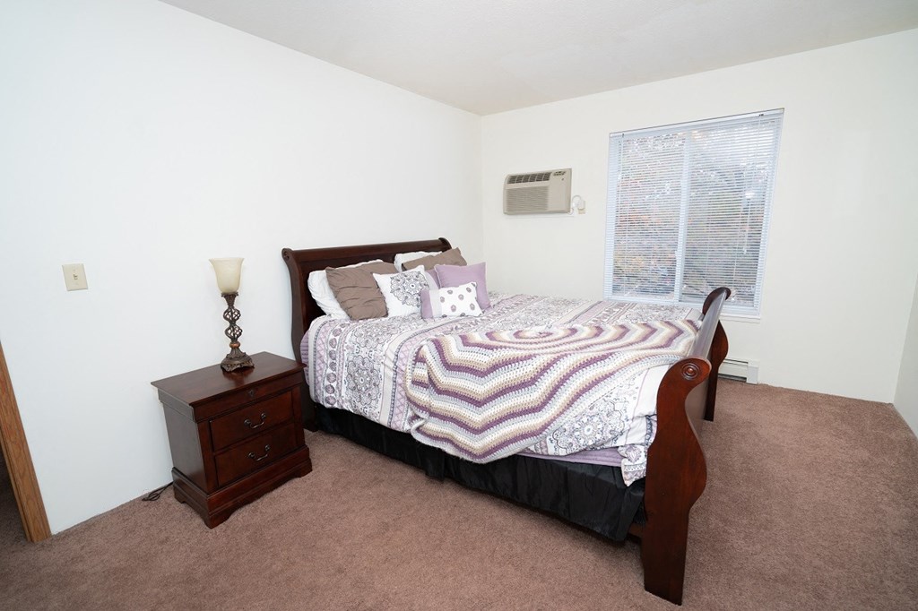 Master Bedroom  at Hornbrook Estates Apartments, Evansville, 47715