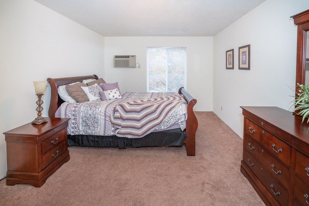 Master bedroom at Hornbrook Estates Apartments, Evansville, 47715