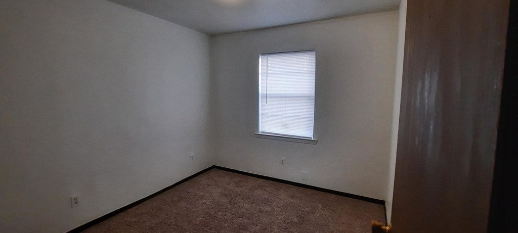 Buckner Apartments
920 W. Commerce Street, Fairfield, TX 75840