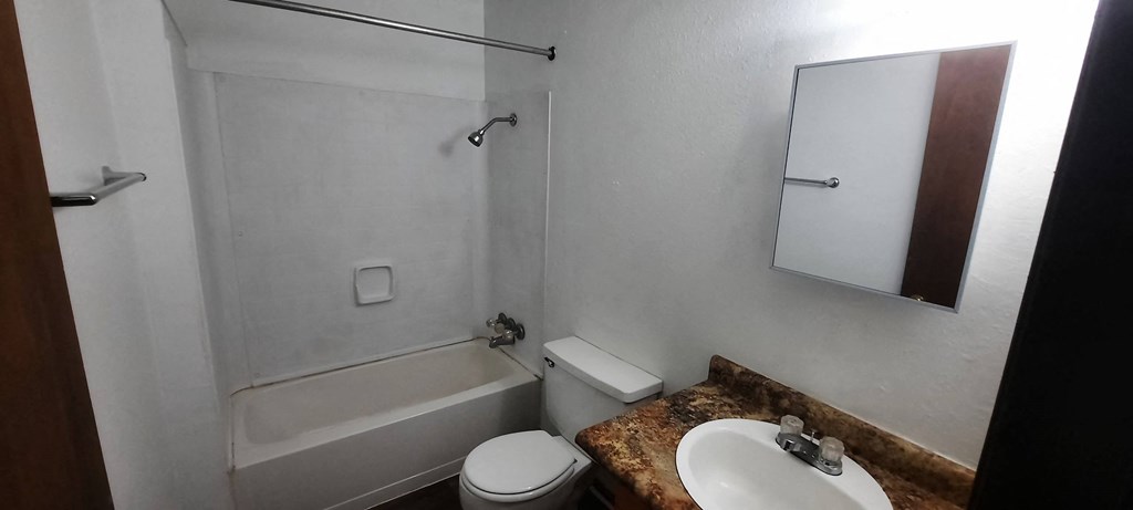 Buckner Apartments
920 W. Commerce Street, Fairfield, TX 75840